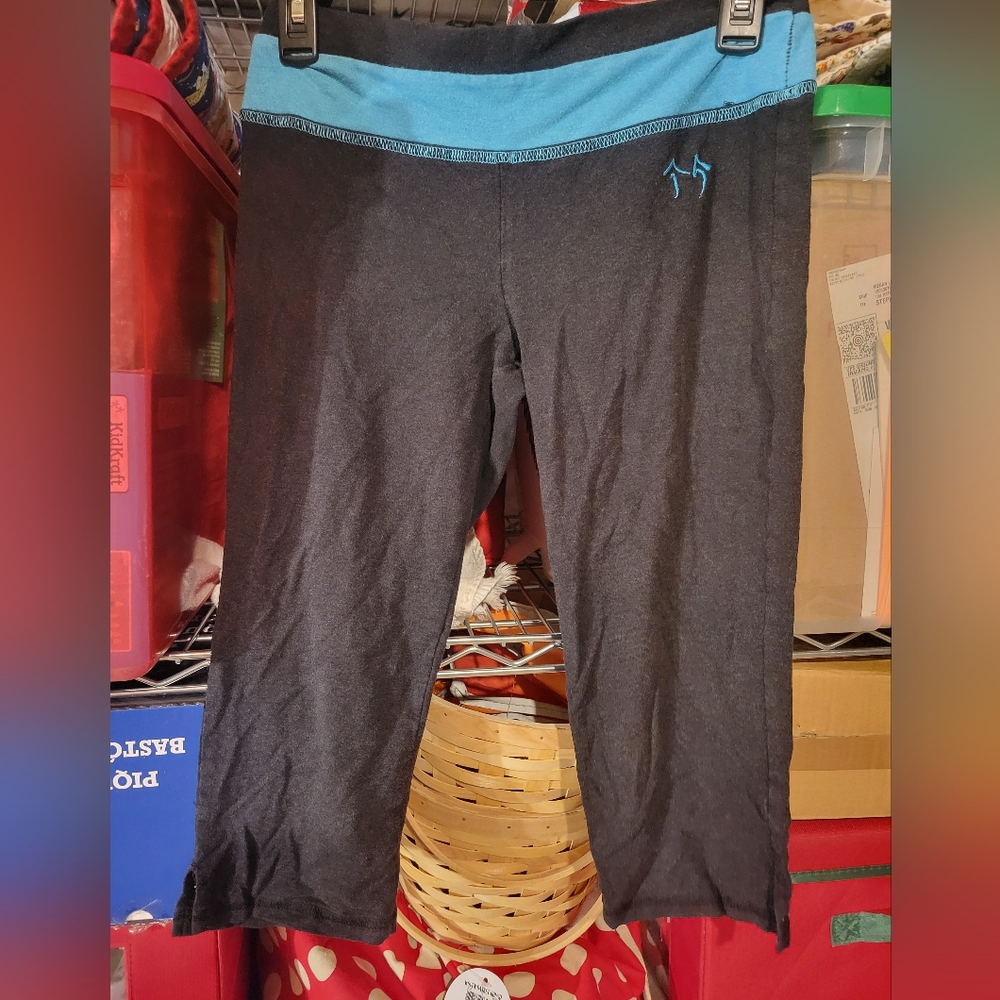 Green apple capris